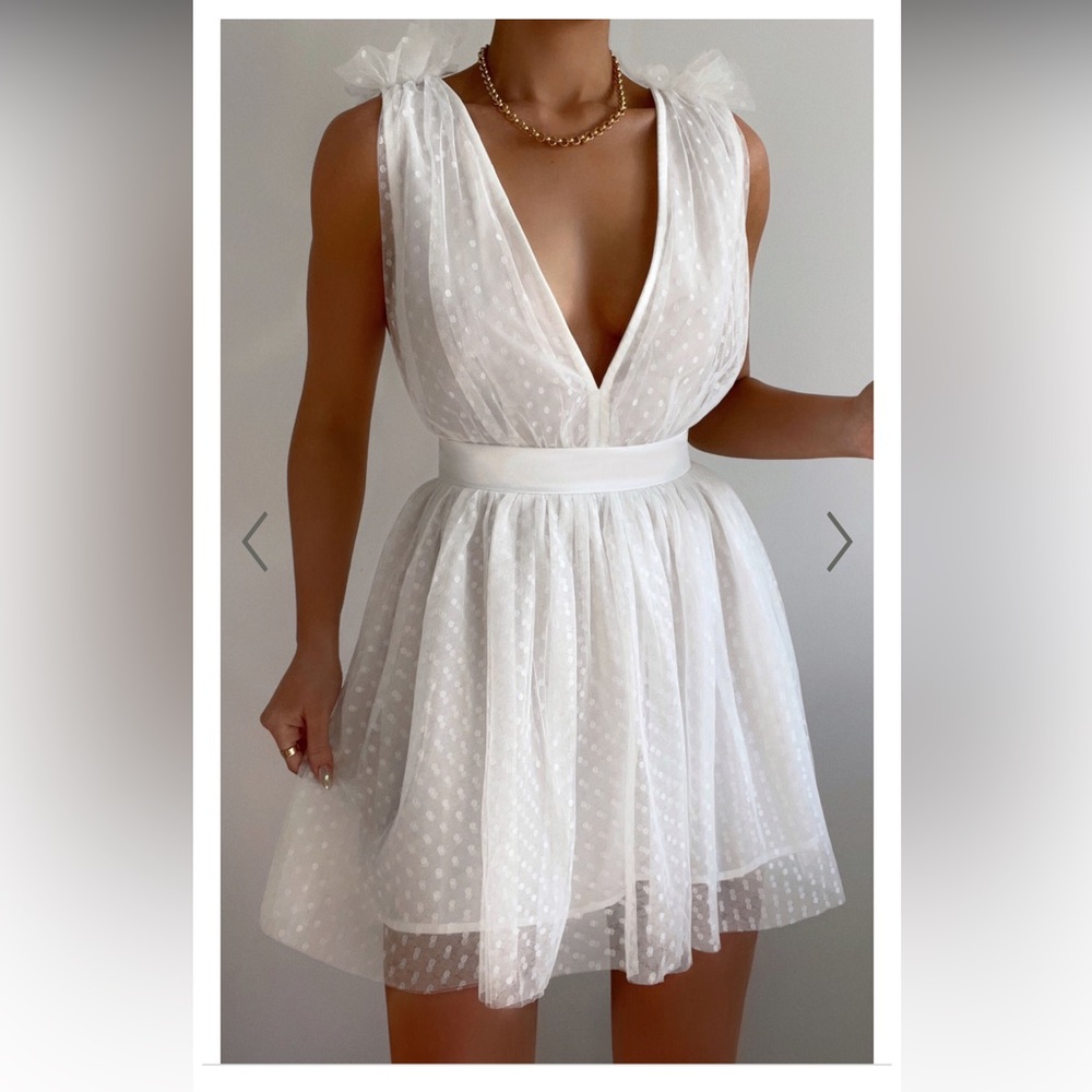 Showpo Mariabella Plunge Dress in White Tulle Size 2 XS